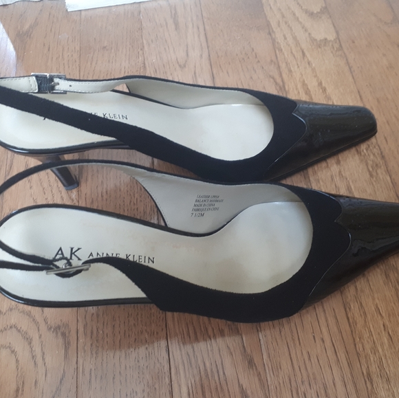 Anne Klein black slingback shoes - Picture 2 of 8